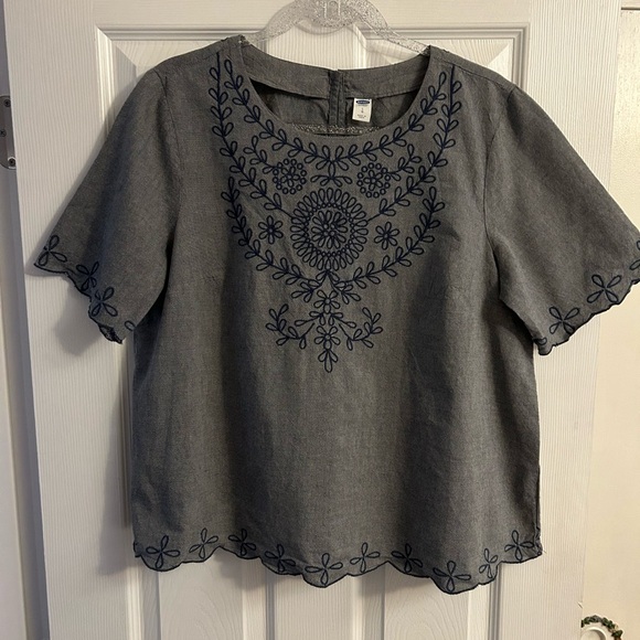Old Navy Embroidered Gray Chambray Round Neck Top Blouse Size L - Picture 1 of 11